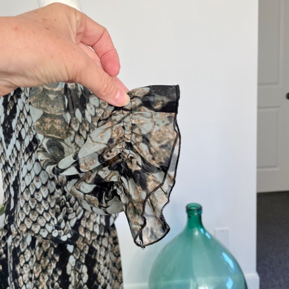 ** SOLD ** Jessica Simpson Snake Print Hi/Lo Dress. Size 12 - Picture 6 of 16